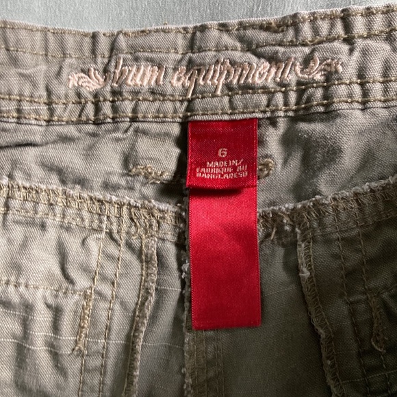 ✨90S VINTAGE LOW RISE GREEN CARGO CAPRIS✨ - Picture 3 of 9